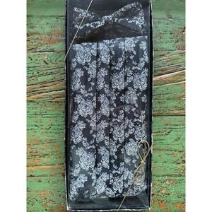 Neil Allen Cummerbund And Bow Tie Set Black And White Floral‎